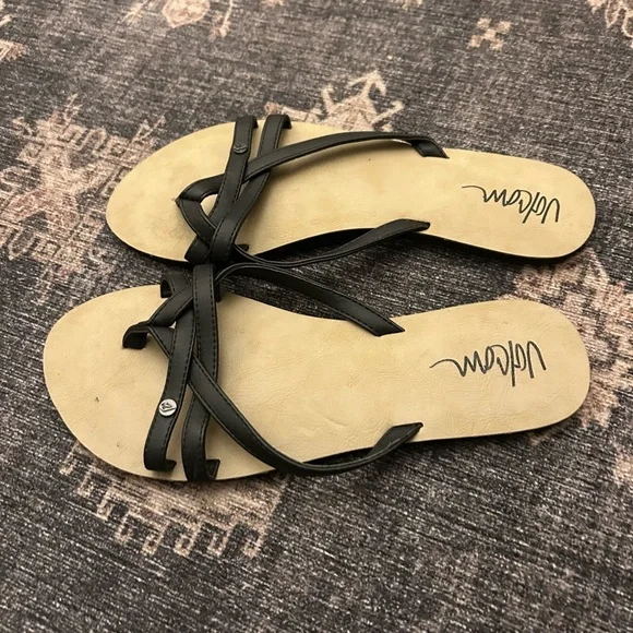 Volcom Flip flops - Picture 2 of 3